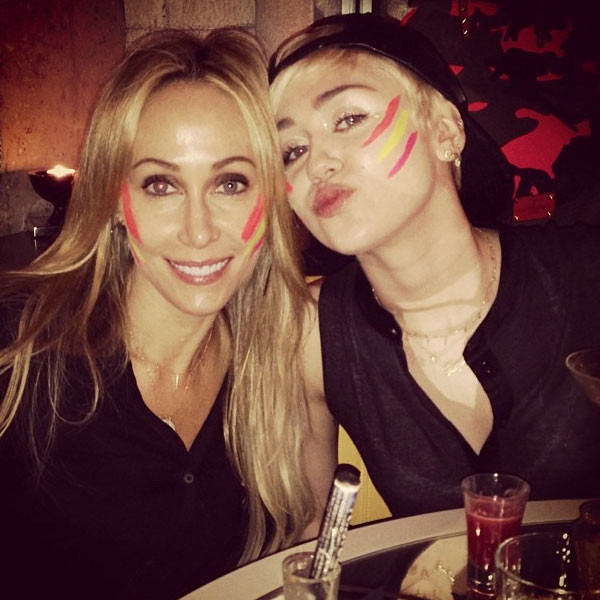 Tish Cyrus, Miley Cyrus, Instagram Tish Cyrus, Miley Cyrus, Instagram